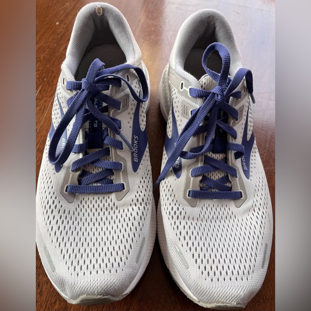 Brooks Adrenaline 22 GTS, Women’s size 10.5